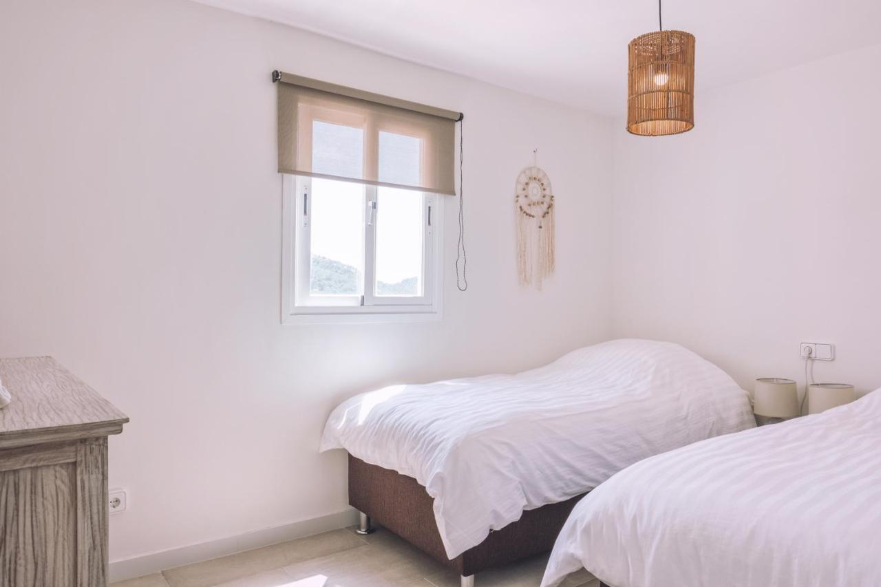 Apartamentos Catharina Maria Cala Llonga  Eksteriør billede